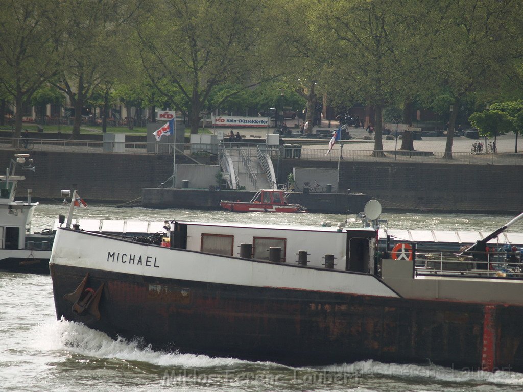 Uebungsfahrt Loeschboot und Ursula P78.JPG